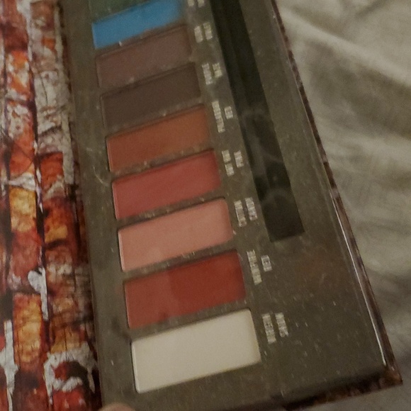 NWT Manic Panic Amplified Eyeshadow Palette. - Picture 6 of 15